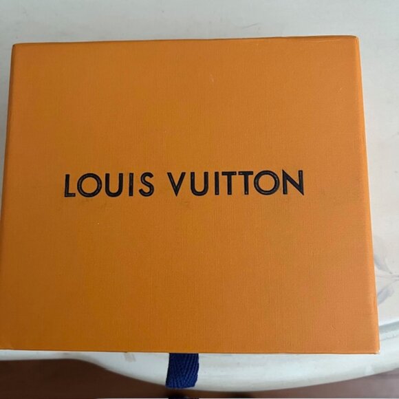 Louis Vuitton Small Box with Duster - Picture 2 of 8